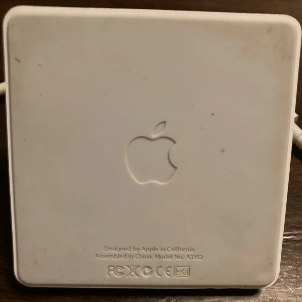 Apple cords and dock Set